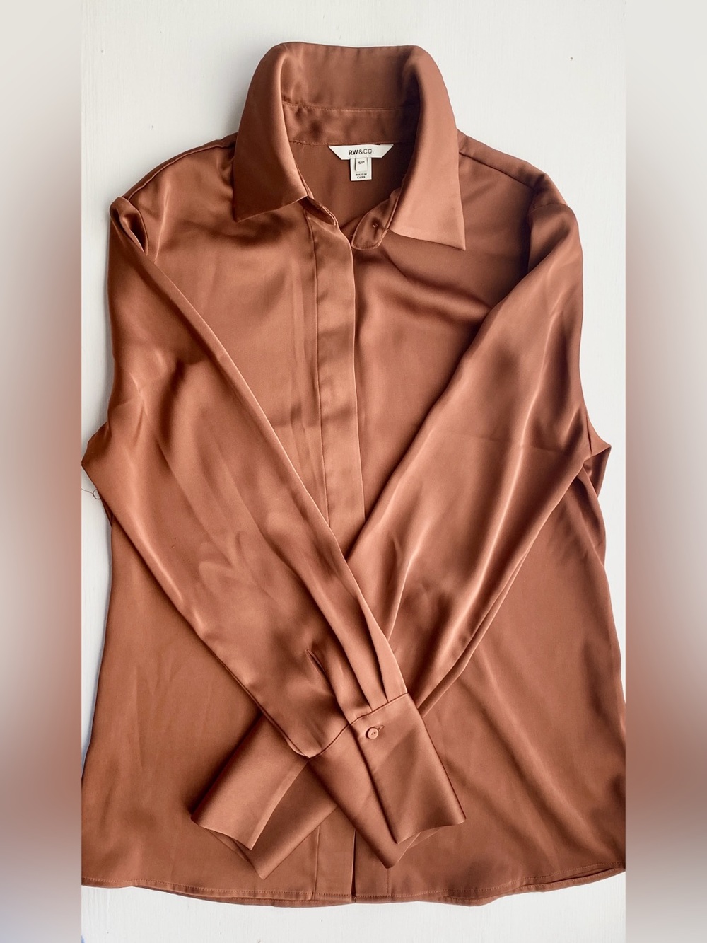 RW&CO. Women's Satin Button-Front Blouse in Rust